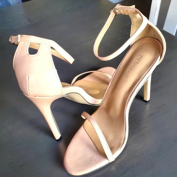 DELEVENTH | Strappy Ankle Heel in Tan sz 38 (7) - Picture 2 of 10